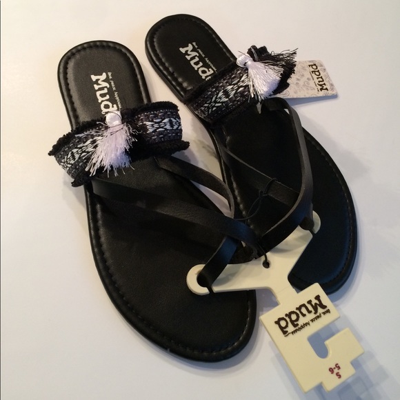 Mudd Shoes - NWT black & white tassel sandal size small